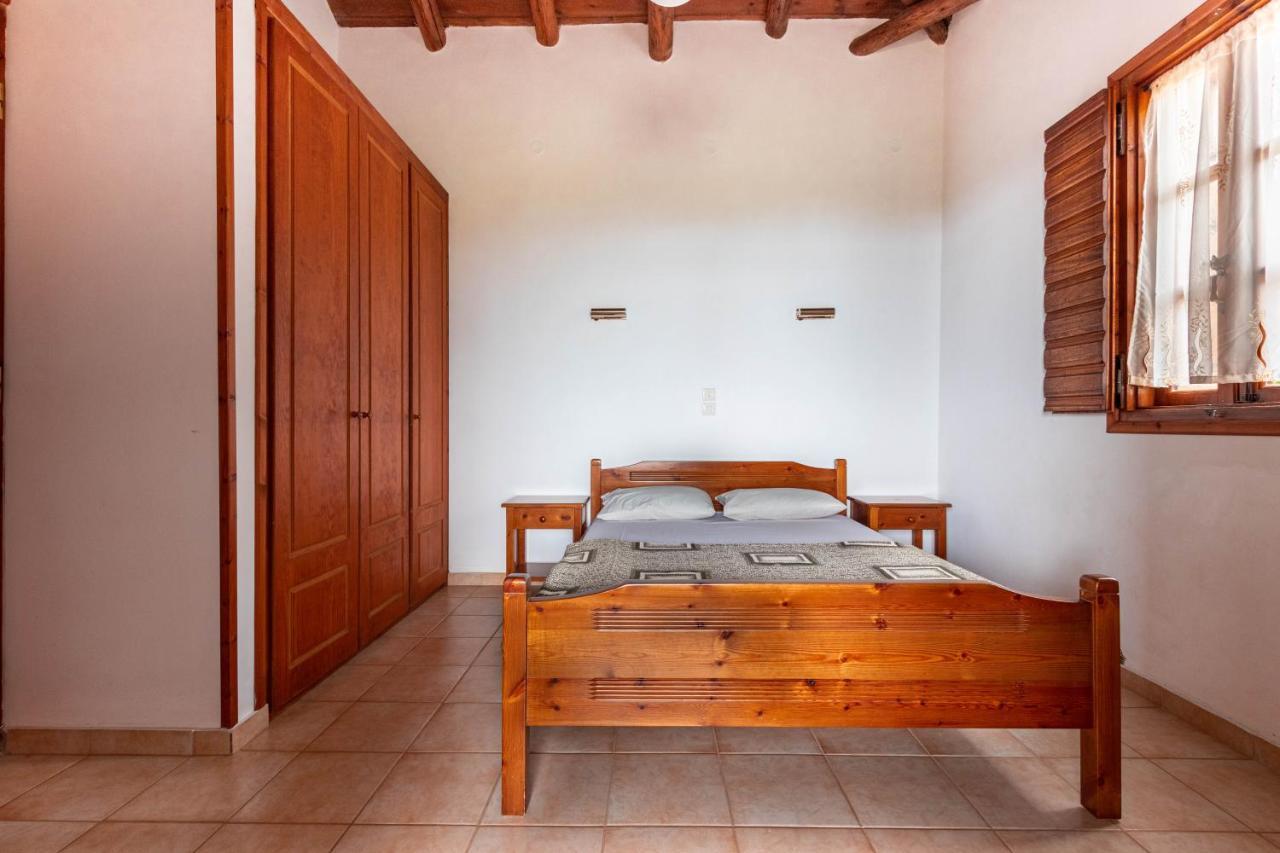 Porto Kalamitsi Stone-built Holiday home *