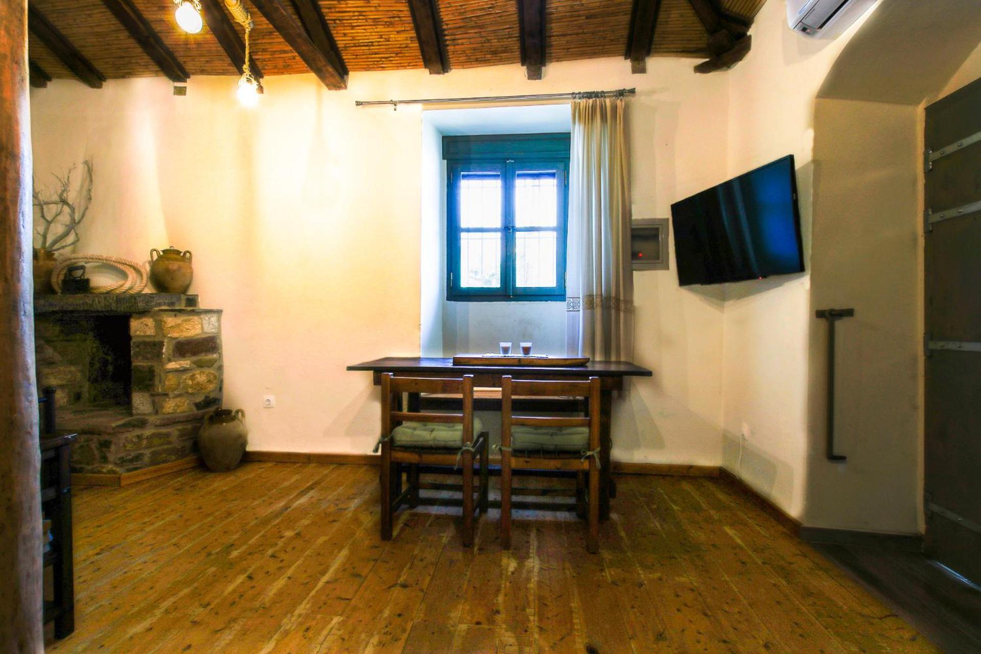 Porto Kalamitsi Stone-built Holiday home